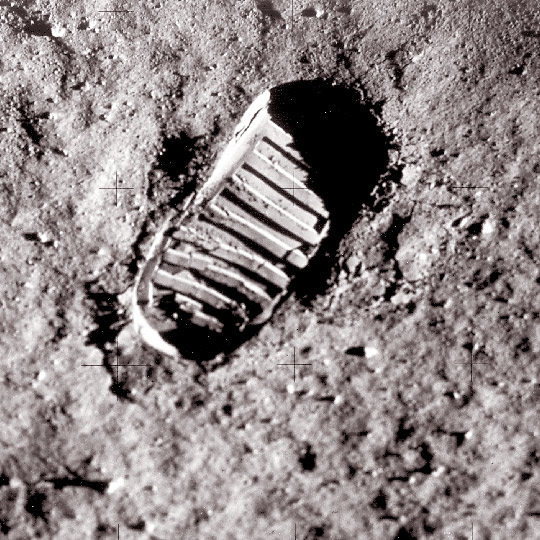 L'orma del primo uomo sulla Luna